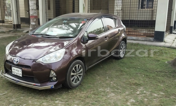 কিনুন ব্যবহৃত Toyota গাড়ী