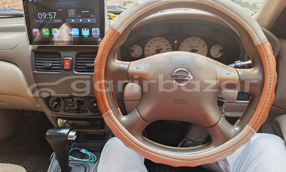 কিনুন ব্যবহৃত Nissan গাড়ী