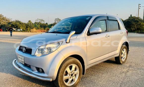 কিনুন ব্যবহৃত Toyota গাড়ী