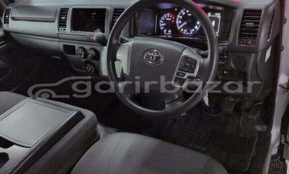 কিনুন ব্যবহৃত Toyota গাড়ী কিনুন ব্যবহৃত Toyota গাড়ী