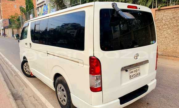 Buy Used 2011 Toyota Hiace gl in Dhaka, Dhaka Buy Used 2011 Toyota Hiace gl in Dhaka, Dhaka