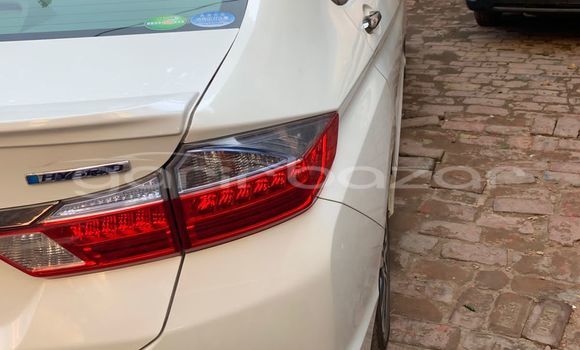 Buy Used 2017 Honda Grace in Dhaka, Dhaka Buy Used 2017 Honda Grace in Dhaka, Dhaka