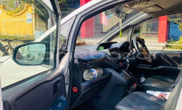 কেনা ব্যবহৃত Toyota Noah Silver গাড়ী মধ্যে মাদারীপুর মধ্যে Madaripur কেনা ব্যবহৃত Toyota Noah Silver গাড়ী মধ্যে মাদারীপুর মধ্যে Madaripur