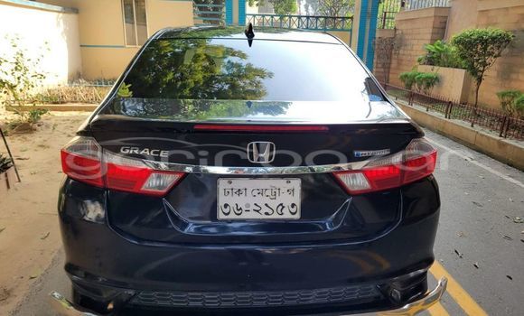 Buy Used 2017 Honda Grace in Dhaka, Dhaka Buy Used 2017 Honda Grace in Dhaka, Dhaka