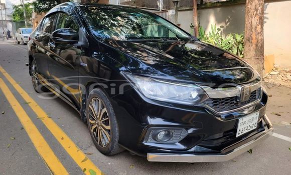 Buy Used 2017 Honda Grace in Dhaka, Dhaka Buy Used 2017 Honda Grace in Dhaka, Dhaka