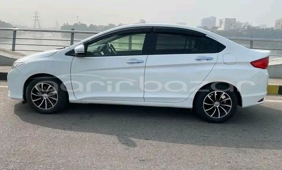 কেনা ব্যবহৃত Honda Grace White গাড়ী মধ্যে ঢাকা মধ্যে Dhaka কেনা ব্যবহৃত Honda Grace White গাড়ী মধ্যে ঢাকা মধ্যে Dhaka