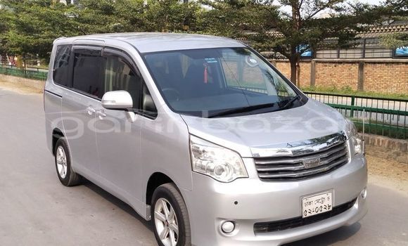 Buy Used 2012 Toyota Noah in Dhaka, Dhaka Buy Used 2012 Toyota Noah in Dhaka, Dhaka