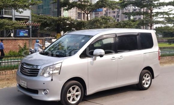 Buy Used 2012 Toyota Noah in Dhaka, Dhaka Buy Used 2012 Toyota Noah in Dhaka, Dhaka