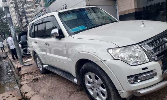 কেনা ব্যবহৃত Mitsubishi Pajero Pearl গাড়ী মধ্যে ঢাকা মধ্যে Dhaka কেনা ব্যবহৃত Mitsubishi Pajero Pearl গাড়ী মধ্যে ঢাকা মধ্যে Dhaka