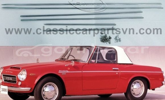 Trims concave Datsun 