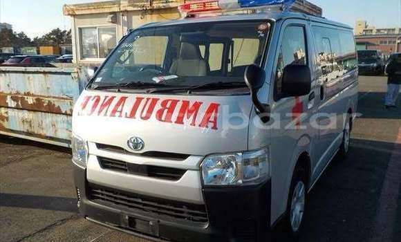 কিনুন ব্যবহৃত Toyota গাড়ী