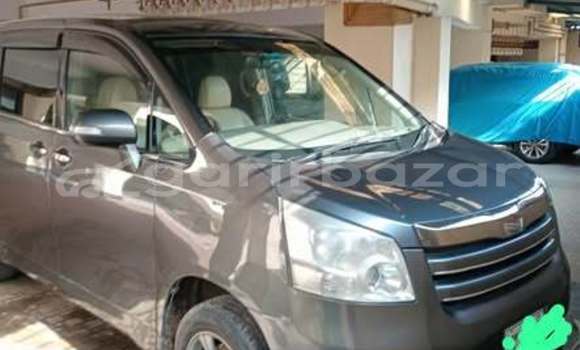 কিনুন ব্যবহৃত Toyota গাড়ী কিনুন ব্যবহৃত Toyota গাড়ী