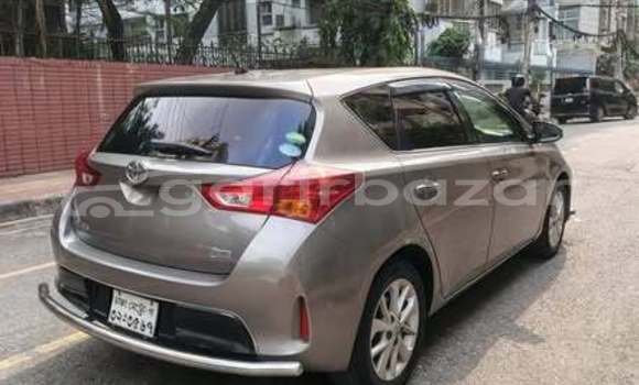 কিনুন ব্যবহৃত Toyota গাড়ী কিনুন ব্যবহৃত Toyota গাড়ী