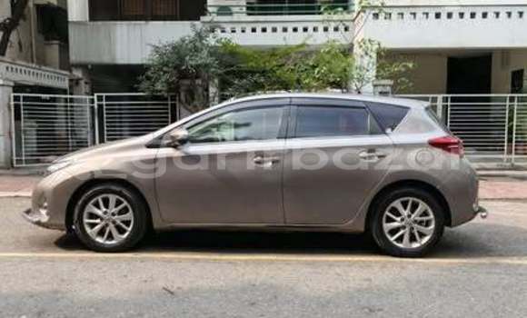 কিনুন ব্যবহৃত Toyota গাড়ী কিনুন ব্যবহৃত Toyota গাড়ী