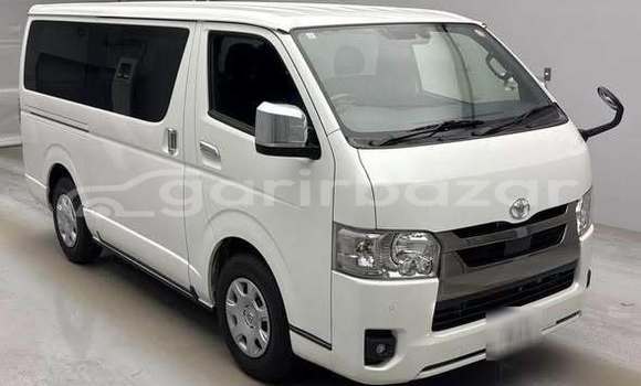 কিনুন ব্যবহৃত Toyota গাড়ী