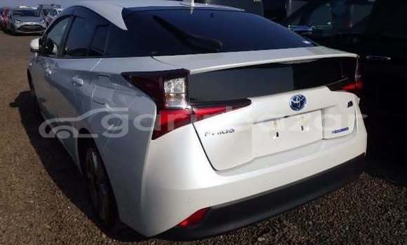 কিনুন ব্যবহৃত Toyota গাড়ী কিনুন ব্যবহৃত Toyota গাড়ী