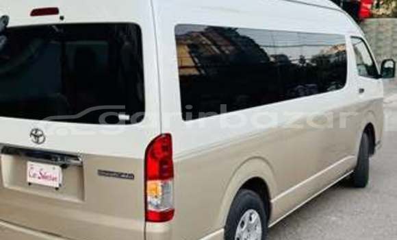 কিনুন ব্যবহৃত Toyota গাড়ী কিনুন ব্যবহৃত Toyota গাড়ী