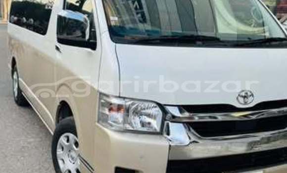 কিনুন ব্যবহৃত Toyota গাড়ী কিনুন ব্যবহৃত Toyota গাড়ী