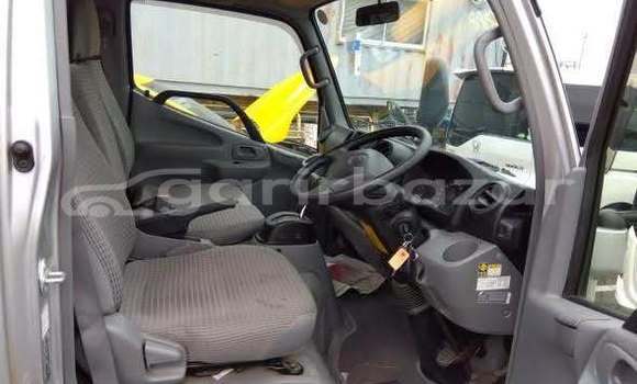 কিনুন ব্যবহৃত Toyota গাড়ী কিনুন ব্যবহৃত Toyota গাড়ী