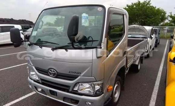 কিনুন ব্যবহৃত Toyota গাড়ী কিনুন ব্যবহৃত Toyota গাড়ী