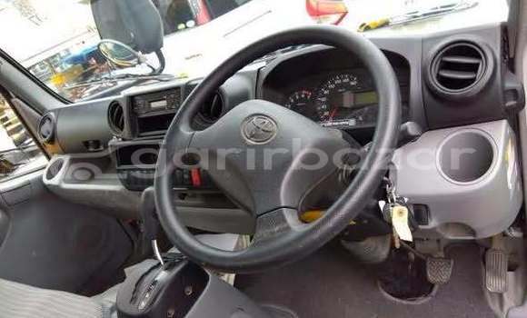 কিনুন ব্যবহৃত Toyota গাড়ী কিনুন ব্যবহৃত Toyota গাড়ী