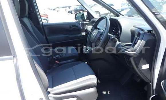 কিনুন ব্যবহৃত Toyota গাড়ী কিনুন ব্যবহৃত Toyota গাড়ী
