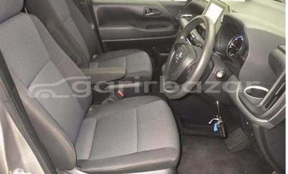 কিনুন ব্যবহৃত Toyota গাড়ী কিনুন ব্যবহৃত Toyota গাড়ী
