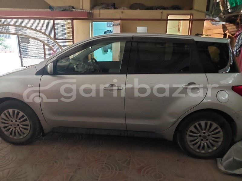 Big with watermark toyota ist silver 2004 dhaka dhaka 91209