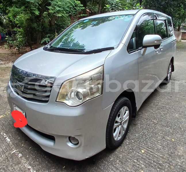 Big with watermark toyota noah silver 2011 dhaka dhaka 91226