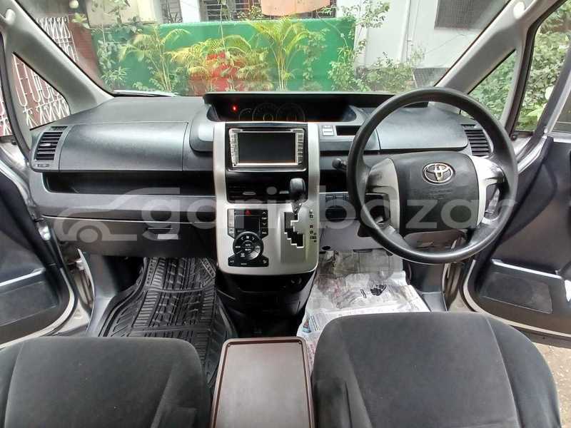 Big with watermark toyota noah silver 2011 dhaka dhaka 91226