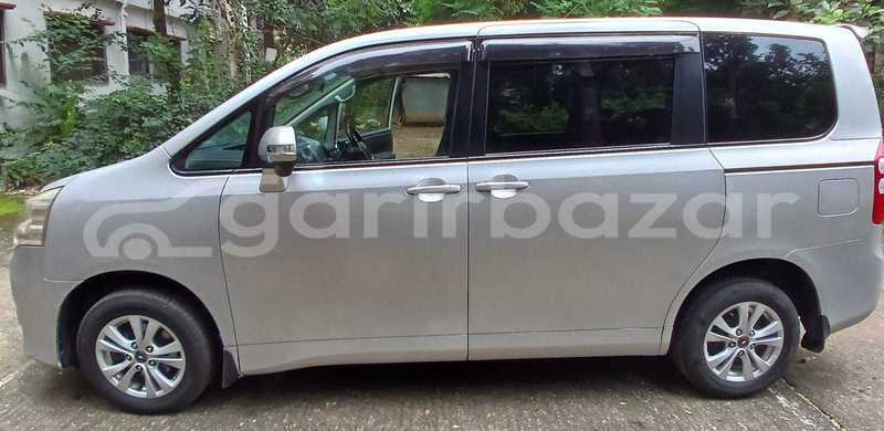 Big with watermark toyota noah silver 2011 dhaka dhaka 91226