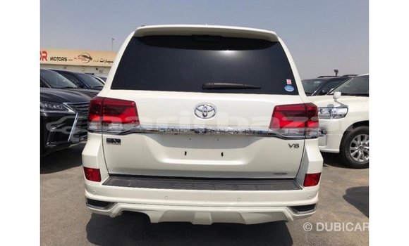 কেনা আমদানি Toyota Land Cruiser White গাড়ী মধ্যে ইম্পোর্ট - দুবাই মধ্যে Bandarban কেনা আমদানি Toyota Land Cruiser White গাড়ী মধ্যে ইম্পোর্ট - দুবাই মধ্যে Bandarban