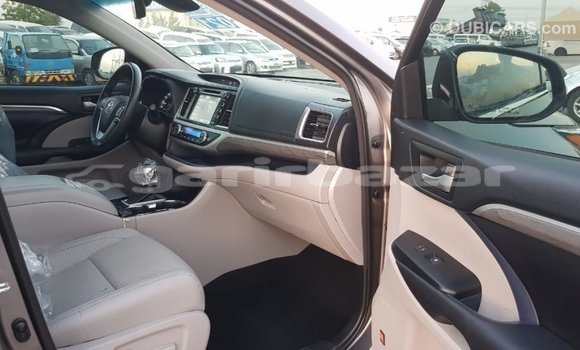 Buy Import 2017 Toyota Highlander in Import - Dubai, Bandarban Buy Import 2017 Toyota Highlander in Import - Dubai, Bandarban