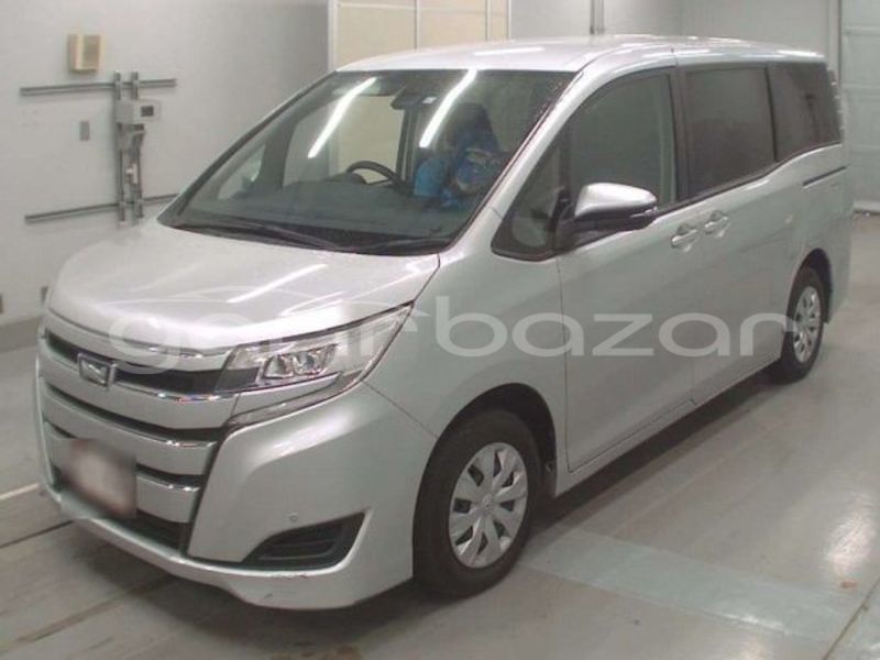 Big with watermark toyota noah x 13139