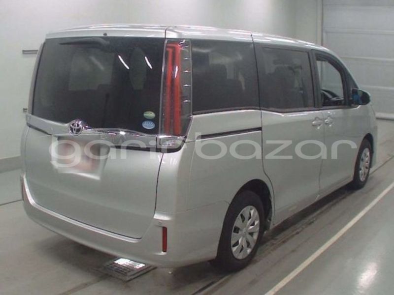 Big with watermark toyota noah x 13139